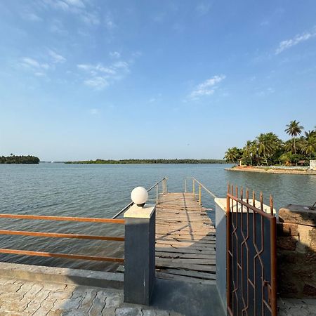 The Glasswater By The Backwater Homestay Kalyānpur Extérieur photo
