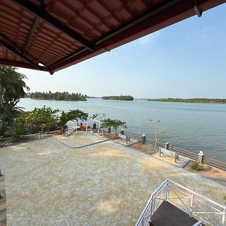 The Glasswater By The Backwater Homestay Kalyānpur Extérieur photo