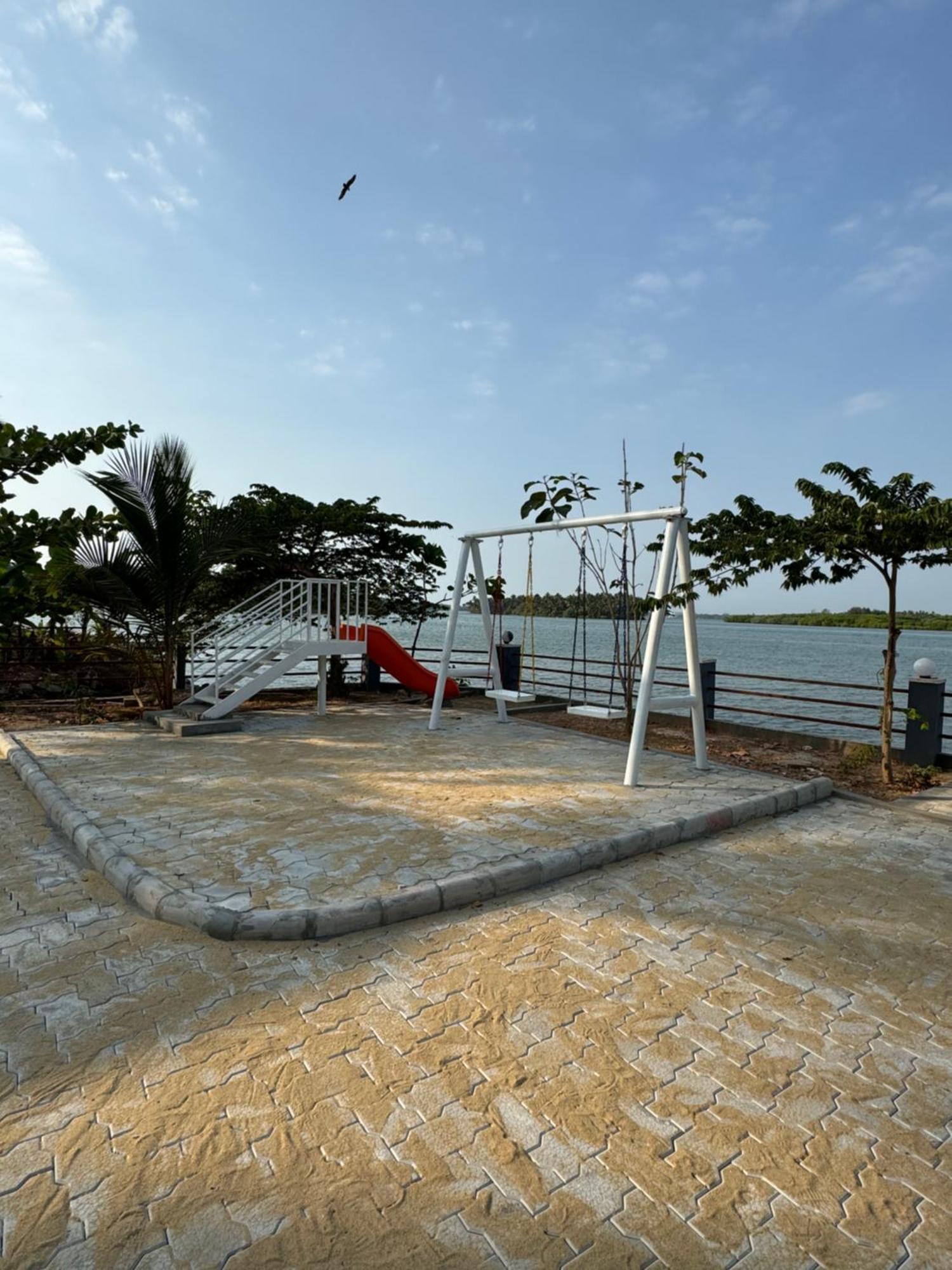 The Glasswater By The Backwater Homestay Kalyānpur Extérieur photo